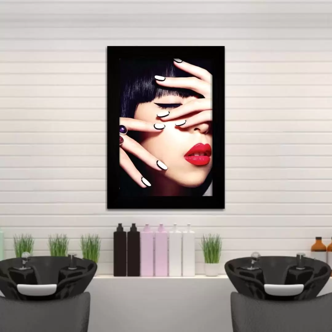 Quadro Decorativo Modelo Maquiada - Moldura Preta -