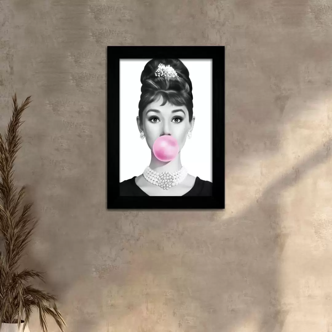 Quadro Decorativo Audrey Hepburn - Moldura Preta -