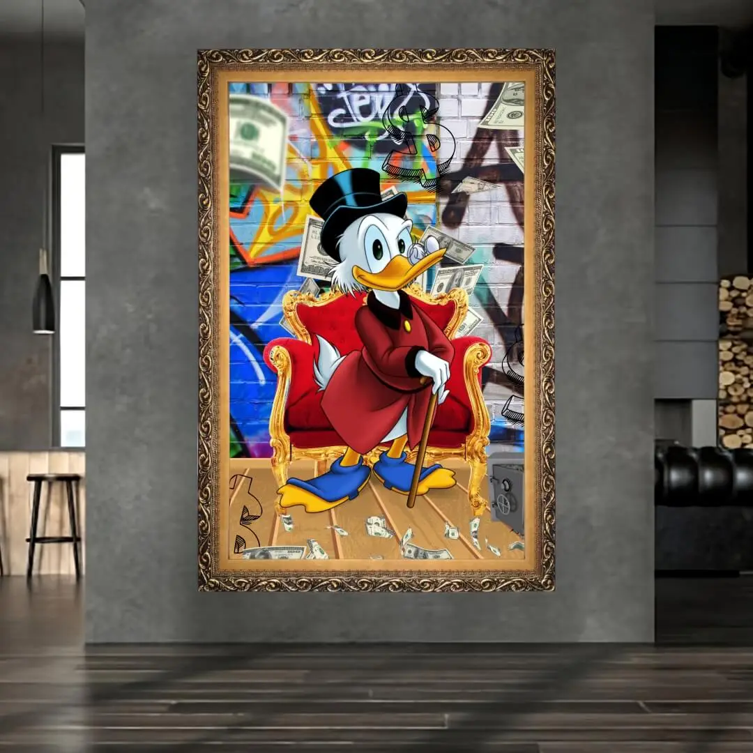 Quadro Decorativo Tio-Patinhas Trono - Moldura Big - Moldura Luxo Dourada - Ambientado Quadro Decorativo Tio-Patinhas Trono - Moldura Big - Moldura Luxo Dourada - Ambientado