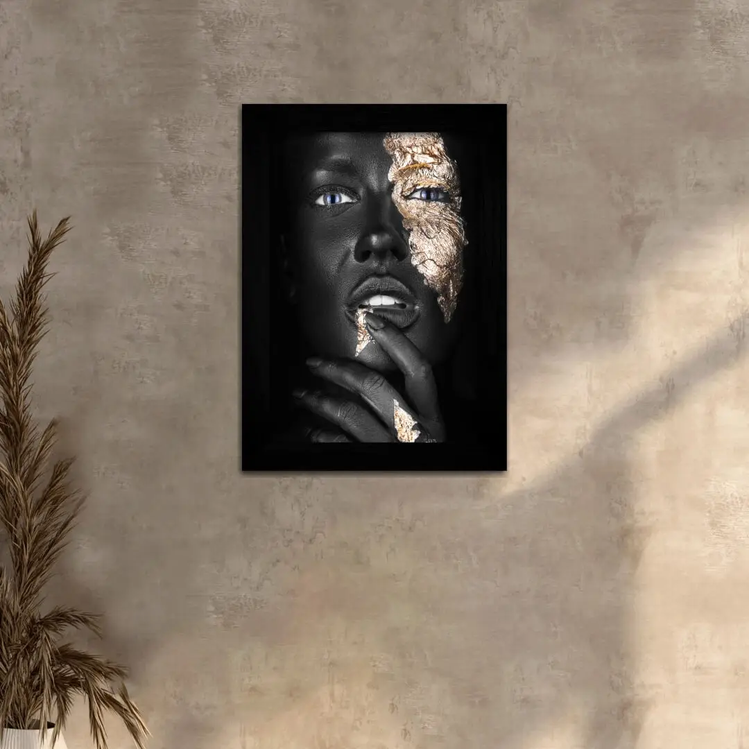 Quadro Decorativo Mulher-Faixa-Dourada - Moldura Preta - Quadro Decorativo Mulher-Faixa-Dourada - Moldura Preta -