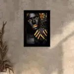 Quadro Decorativo Mulher-com-Abacaxi - Moldura Preta -
