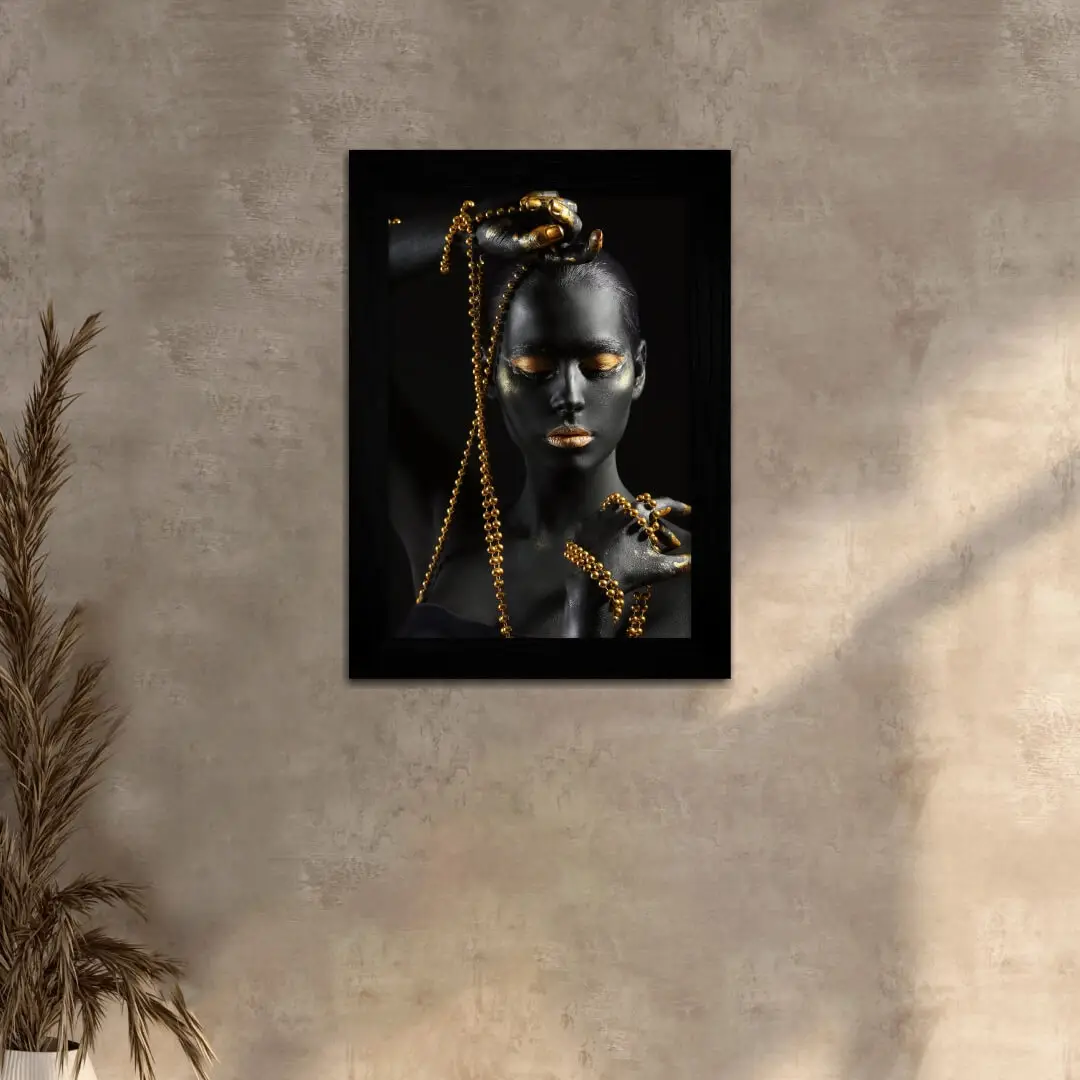 Quadro Decorativo Mulher-com-Correntes - Moldura Preta -