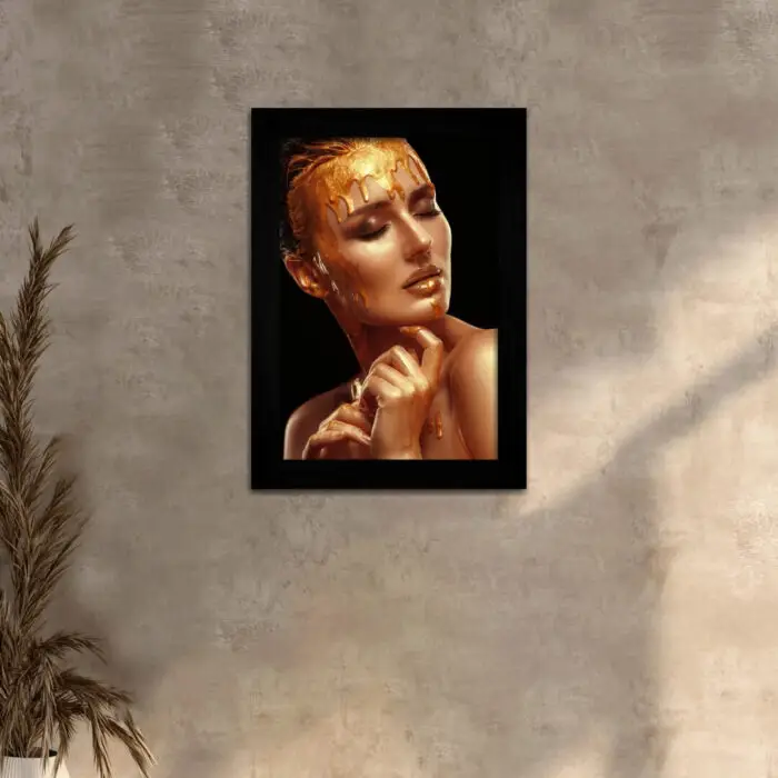 Quadro Decorativo Mulher Manchada-Tintura - Moldura Preta -