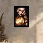 Quadro Decorativo Mulher-D-Ouro - Moldura Preta -