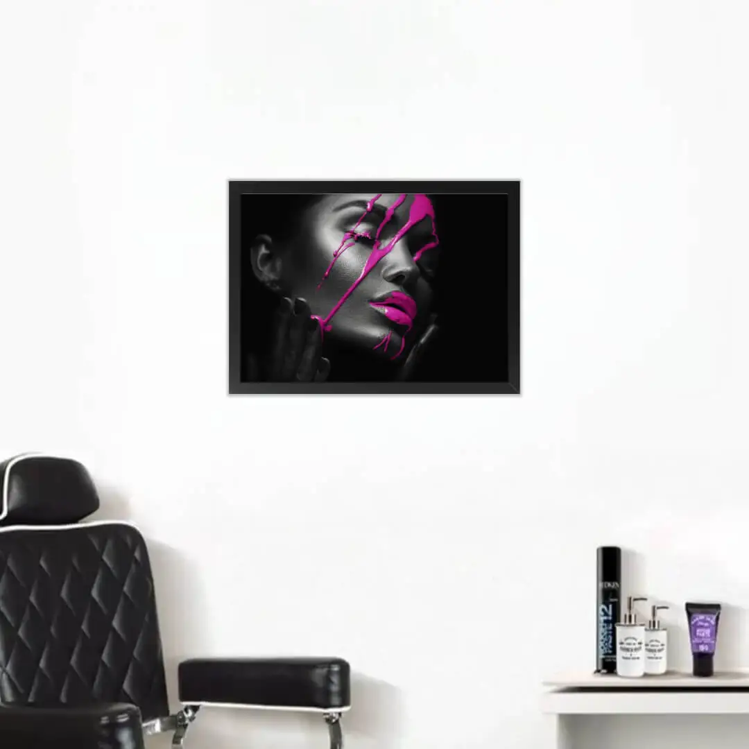 Quadro-Decorativo-Mulher-com-Tinta-Rosa
