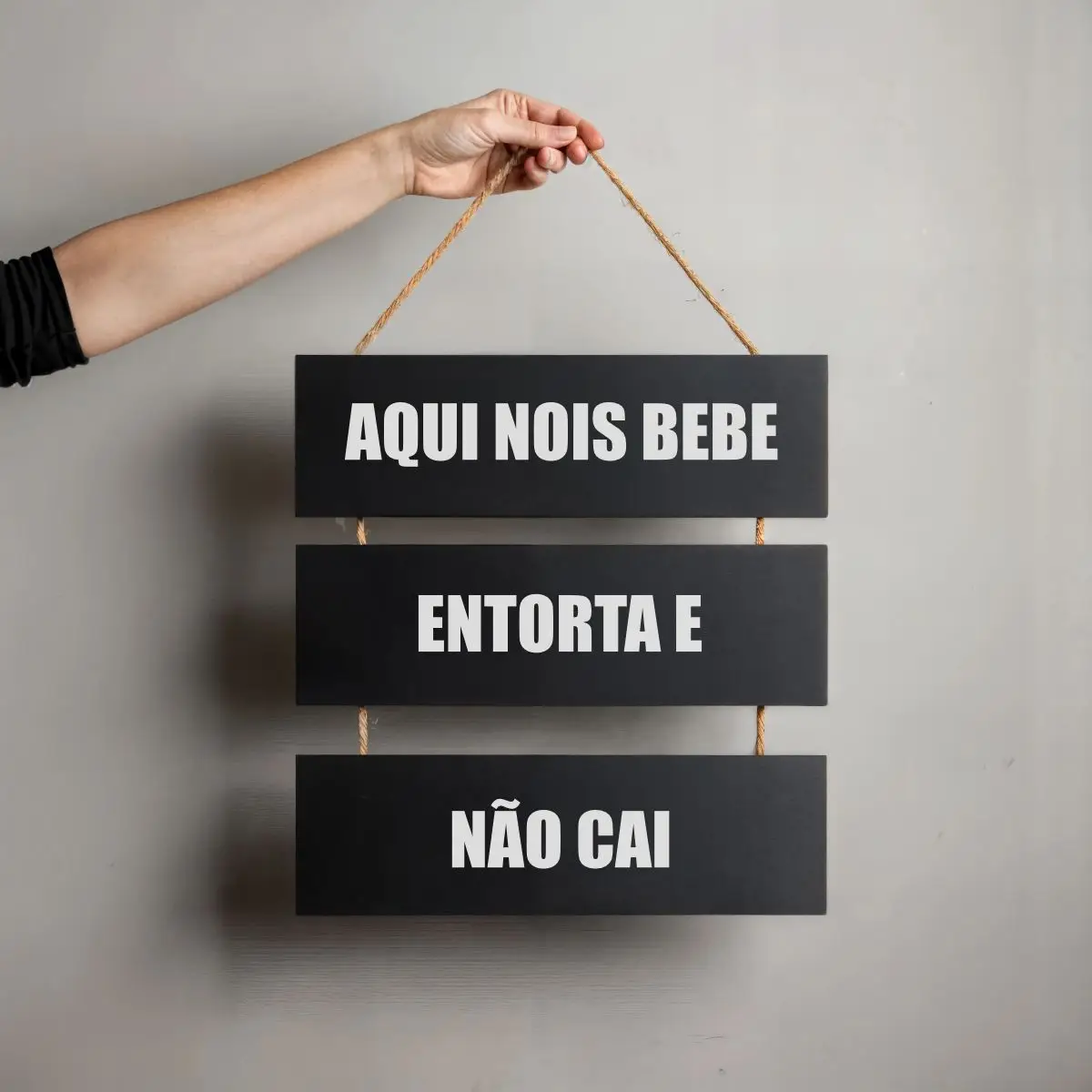 Placa 3 Partes - AQUI NOS BEBE - Imagem 1