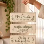 Placa 3 Partes - Deus Cuida