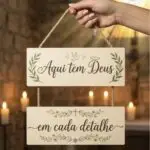 Placa 2 Partes - Aqui tem Deus