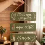 Placa 3 Partes - Aqui existe oração