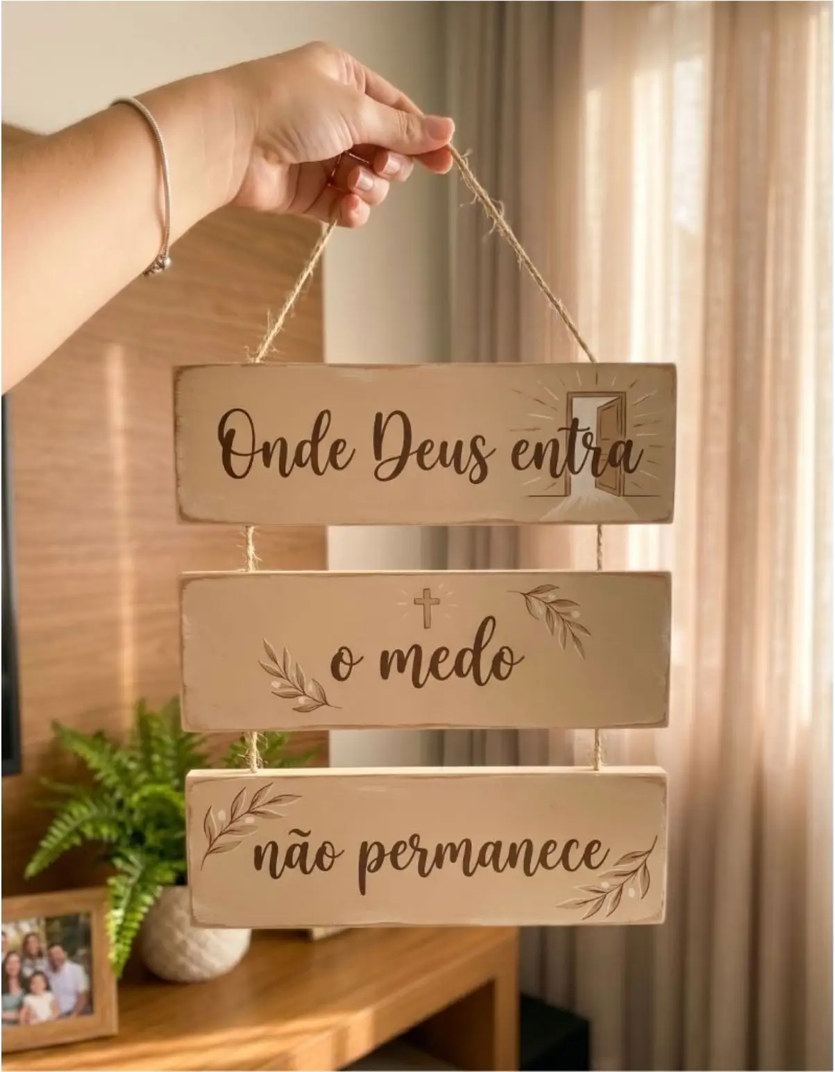 pq-new118 Placa 3 Partes - Onde Deus entra - Imagem 1
