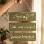 Placa 3 Partes - Aqui a fé fala mais alto